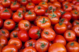 A variety of tomatoes, bursting with flavor and rich in vitamins, can be a nutritious addition to managing diabetes 